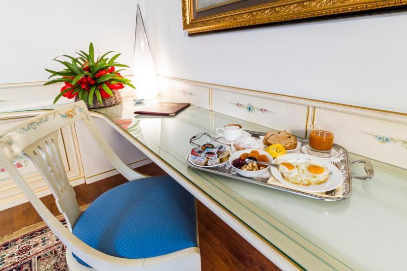 Melas Hotel Merate Eksteriør billede