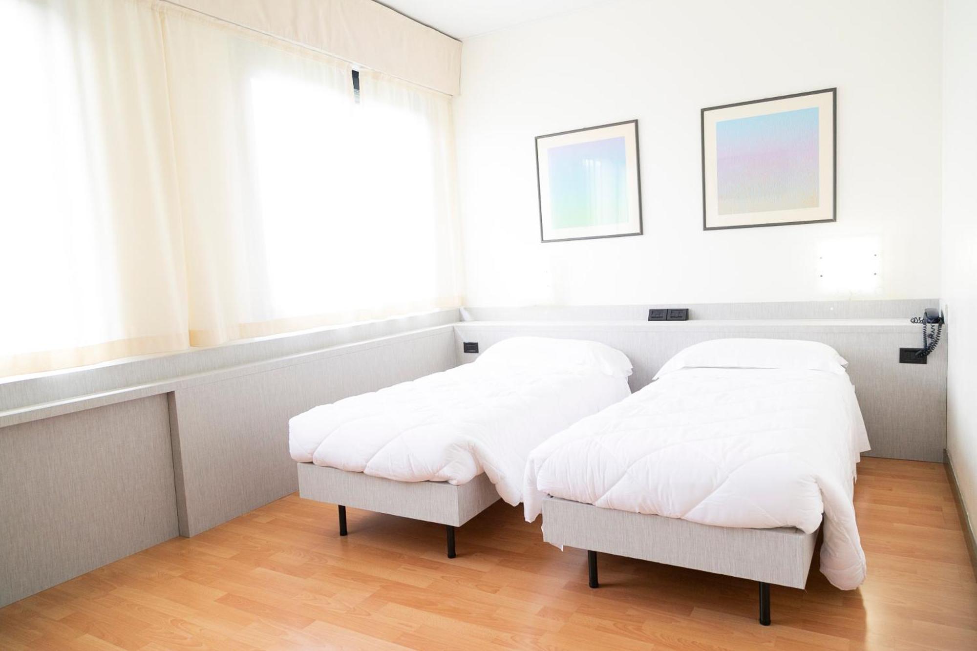 Melas Hotel Merate Eksteriør billede