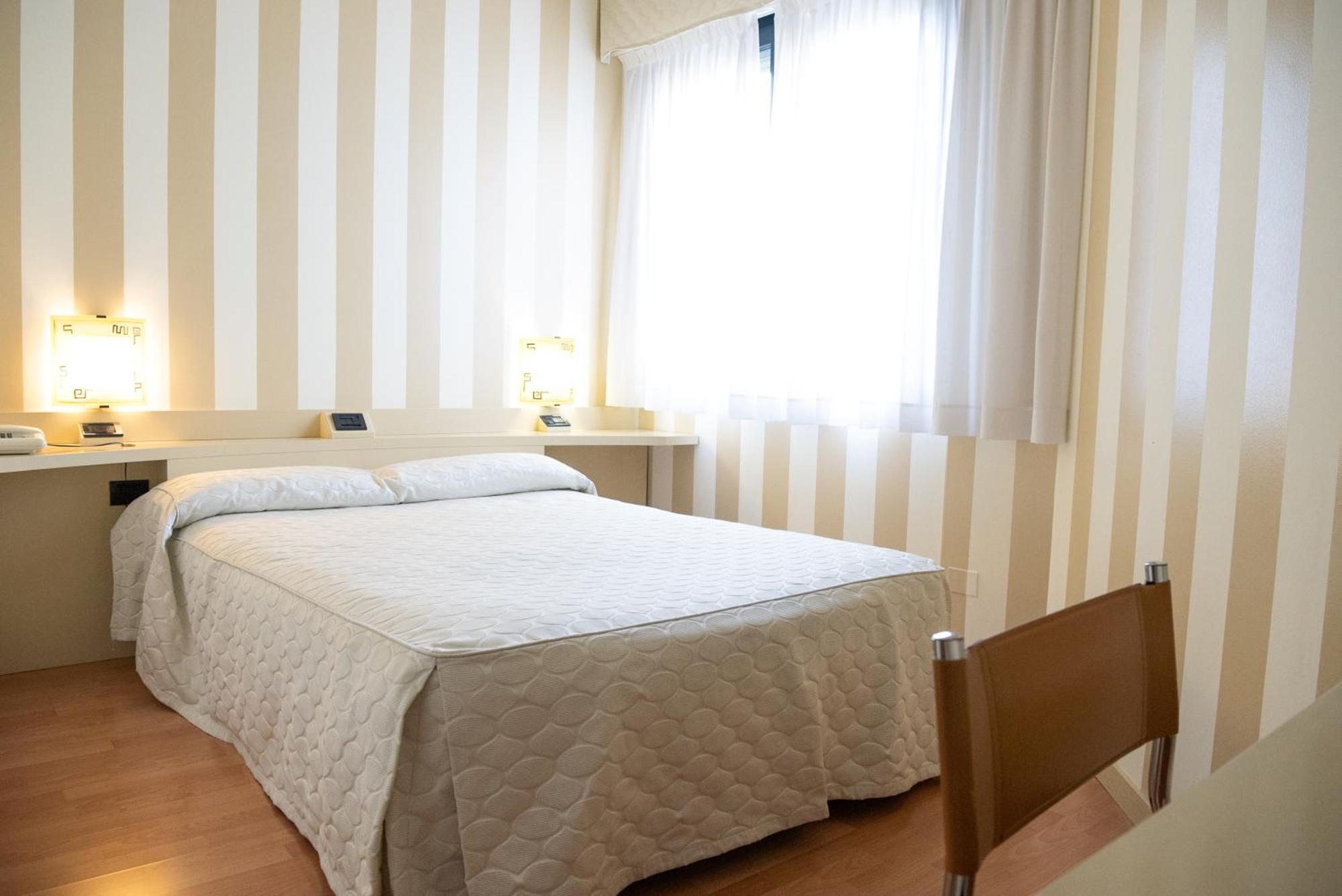 Melas Hotel Merate Eksteriør billede