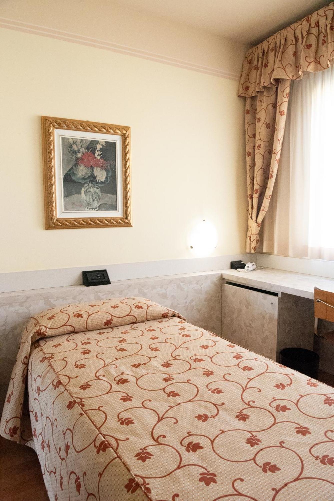 Melas Hotel Merate Eksteriør billede
